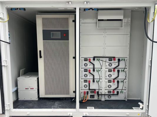 Sistema de almacenamiento de energía con batería BESS con capacidad que varía según el modelo y que funciona con tecnología de baterías de iones de litio