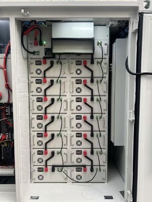 Sistema de almacenamiento de energía de baterías Hvac BESS Modulo 51.2V 105AH Revolucionando la potencia de las PC 50-500KW Rendimiento