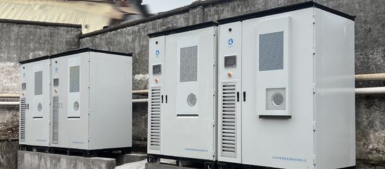 100KW Maximizar los esfuerzos de estabilización de la red Capacidades variables Sistema de almacenamiento de energía industrial comercial