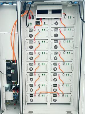 Sistema de Almacenamiento de Energía BESS Sistema de Almacenamiento de Energía de Batería Proporcionando Desplazamiento de Carga Pico
