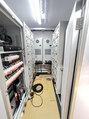 Sistema de almacenamiento de energía de batería BESS compacto adecuado para uso industrial comercial